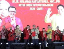 Rayakan Dukungan Jadi Ketum Partai Golkar Lagi, Airlangga Hartarto Joget Bareng Kader SOKSI