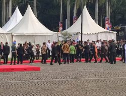 Usai Pemulihan Pasca Operasi Kaki Kiri, Menhan Prabowo Hadiri HUT Bhayangkara di Monas