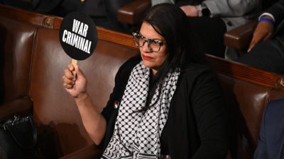 Anggota DPR Rashida Tlaib Angkat Poster ‘Penjahat Perang’ Saat Netanyahu Pidato di Kongres AS