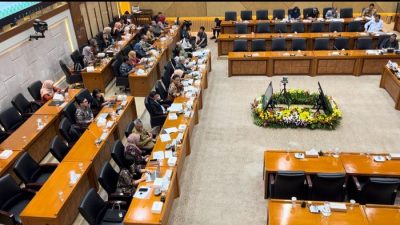 Dewi Asmara Marahi Dirjen Kemendikbud: Jawab Jangan Ngambang! Ini Bukan Anak TK!