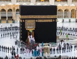 Pangeran Saud bin Mishaal Pimpin Ritual Pencucian Ka’bah Pakai Air Zamzam dan Air Mawar