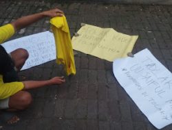 Kader Bakar Atribut Partai Golkar, Tolak Rekomendasi DPP di Pilkada Kota Bekasi