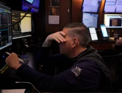 Bursa Saham Terjun Bebas, AS di Tepi Resesi Besar