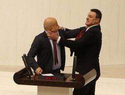 Baku Hantam di Parlemen Turki, Legislator AKP Tonjok Legislator TIP Hingga Berdarah
