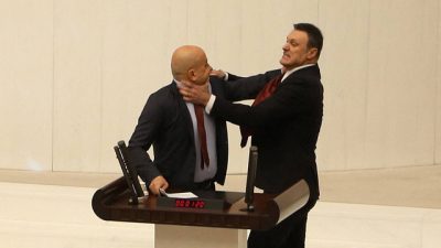 Baku Hantam di Parlemen Turki, Legislator AKP Tonjok Legislator TIP Hingga Berdarah