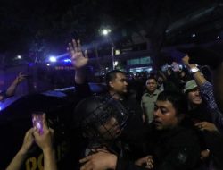 Rusuh di Kawasan Senayan, Menpora Dito Ariotedjo Turun ke Jalan Tenangkan Situasi