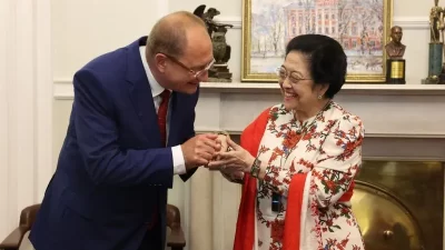 Megawati Minta Ilmuwan Rusia Bantu Teliti Gunung Api Bawah Laut di Indonesia