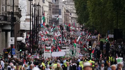 Puluhan Ribu Warga Gelar Unjuk Rasa di London, Serukan Gencatan Senjata di Gaza