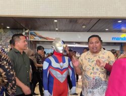 Jamaludin Malik Kenakan Kostum Ultraman Saat Hadiri Pelantikan Dirinya Sebagai Anggota DPR RI Periode 2024-2029