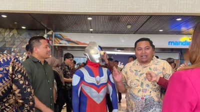 Jamaludin Malik Kenakan Kostum Ultraman Saat Hadiri Pelantikan Dirinya Sebagai Anggota DPR RI Periode 2024-2029