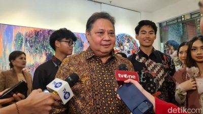 Menko Airlangga: Pemerintah Tunduk Putusan MK Terkait Uji Materi UU Cipta Kerja