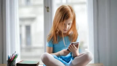Menkomdigi Meutya Hafid Gandeng KPAI, Susun Regulasi Lindungi Anak di Dunia Maya