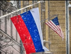 Rusia Larang Warganya Kunjungi AS dan Negara Barat: Berisiko Serius!