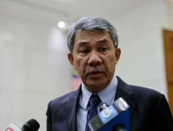 Merokok di Pinggir Jalan, Menlu Malaysia Mohamad Hasan Didenda 5.000 Ringgit