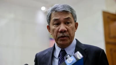 Merokok di Pinggir Jalan, Menlu Malaysia Mohamad Hasan Didenda 5.000 Ringgit