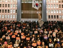 Ratusan Ribu Warga Korsel Turun ke Jalan, Tuntut Presiden Yoon Suk-yeol Mundur