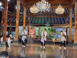 Bupati Dico Ganinduto Gelar Seni Pertunjukkan Opak Abang Khas Kendal di TMII