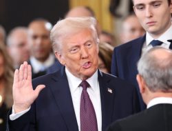 Donald Trump Tawari 2 Juta PNS AS Mundur Demi Hemat Anggaran Hingga Rp. 1.600 Triliun