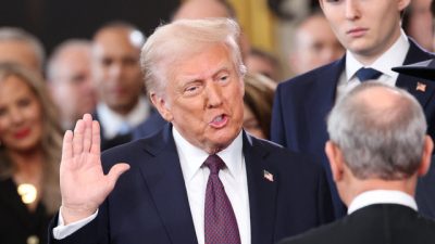 Donald Trump Tawari 2 Juta PNS AS Mundur Demi Hemat Anggaran Hingga Rp. 1.600 Triliun