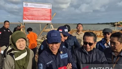 Menteri Lingkungan Hidup, Hanif Faisol Turun Langsung Segel Area Reklamasi di Bekasi