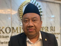 Komisi X DPR RI Serahkan Soal Pencopotan Mendikti Saintek ke Presiden Prabowo