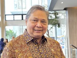 Menko Airlangga Soal 10 Juta WNI Belanja di Luar Negeri: Barang Kita Relatif Lebih Mahal!