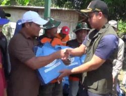 Bupati Dico Ganinduto Bawa Paket Sembako Wapres Gibran Untuk Korban Banjir Patebon, Kendal