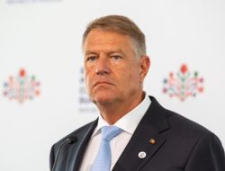 Ditekan Kelompok Oposisi, Klaus Iohannis Mundur Dari Presiden Rumania
