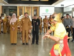 Prosesi Adat Tepung Tawar, Langkah Awal Gubernur Rudy Mas’ud Pimpin Kaltim