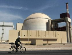 Pemimpin Tertinggi Iran Ayatollah Ali Khamenei Tolak Didikte AS Soal Nuklir