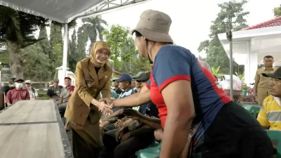 Walikota Vinanda Prameswati Buka Puasa Bersama Puluhan Tukang Becak Se-Kediri