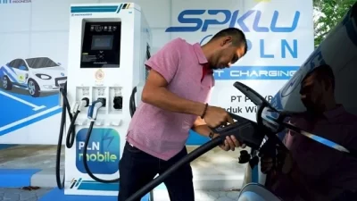 Menteri ESDM, Bahlil Lahadalia: 307 SPKLU Siap Layani Pemudik Mobil Listrik di Pantura Jateng