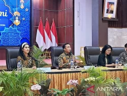 Mendukbangga Wihaji Paparkan Tantangan Bonus Demografi di Depan Para Pimred