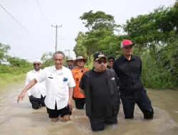 Bupati Subang, Reynaldy Putra Rela Terjang Banjir Selamatkan Warga Yang Terisolir 6 Hari