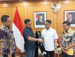 Mendukbangga Wihaji Kukuhkan Walikota Palangkaraya, Fairid Naparin Jadi Bapak Program GENTING