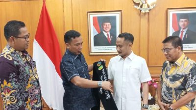 Mendukbangga Wihaji Kukuhkan Walikota Palangkaraya, Fairid Naparin Jadi Bapak Program GENTING