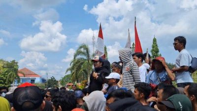 Gubernur Babel, Hidayat Arsani Sepakati Warga Tolak Tambang Laut di Desa Batu Beriga