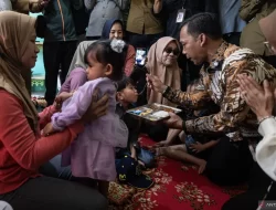 Tinjau Program MBG, Mendukbangga Wihaji Suapi Langsung Anak-Anak Palembang