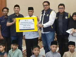 DPP AMPI Berbagi Zakat Fitrah dan Santunan Anak Yatim di Masjid Ainul Hikmah DPP Partai Golkar