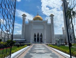 Brunei Darussalam, Negeri Petro Dolar Dengan Seribu Kubah dan Sejuta Takbir