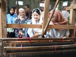 Wamendag Dyah Roro Esti Dorong Generasi Muda Belajar Tenun Ikat