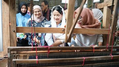 Wamendag Dyah Roro Esti Dorong Generasi Muda Belajar Tenun Ikat