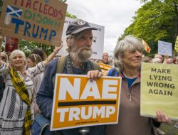 Ratusan Pengunjuk Rasa di Skotlandia Demo Tolak Kedatangan Trump