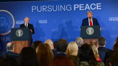 Negara Eropa Sambut Dingin Pertemuan Hangat Trump dan Putin di Alaska