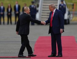 Pertemuan Hangat Trump-Putin di Alaska Bikin Ukraina Kegerahan
