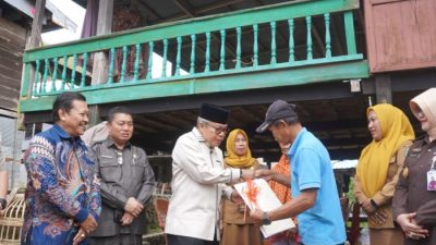 Taufan Pawe Serahkan Sertifikat Tanah Wakaf Hingga PTSL Untuk Warga Parepare