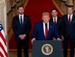 Trump Instruksikan 3 Kapal Selam Nuklir Siap Siaga Hadapi Serangan Rusia