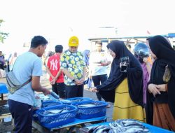 Taufan Pawe Serap Aspirasi Nelayan Lokal di Pelelangan Ikan Parepare