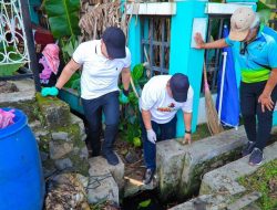 Pilar Saga Ichsan Nyebur Got Bareng Warga, Bersih-Bersih Sampah Situ Pondok Jagung Tangsel