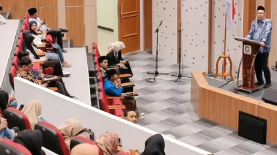 Nur Purnamasidi Ajak Mahasiswa UINSA Surabaya Tingkatkan Literasi Politik